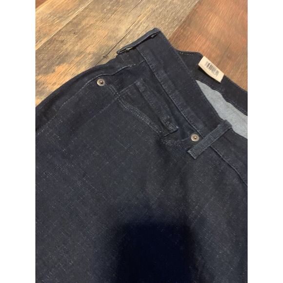 Levis Women's Classic Straight Fit Mid Rise Dark Wash Denim Jeans Size 22W M‎ - Picture 4 of 9